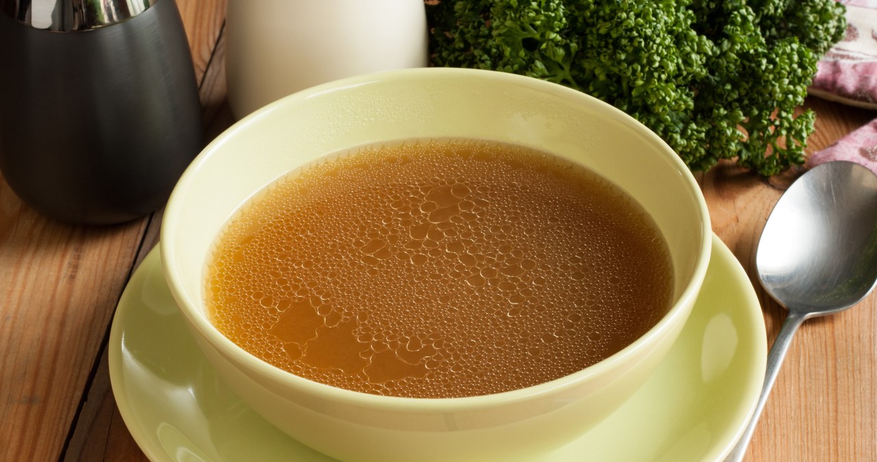 Testowałam rosół kolagenowy. Jakie efekty daje jego regularne picie?