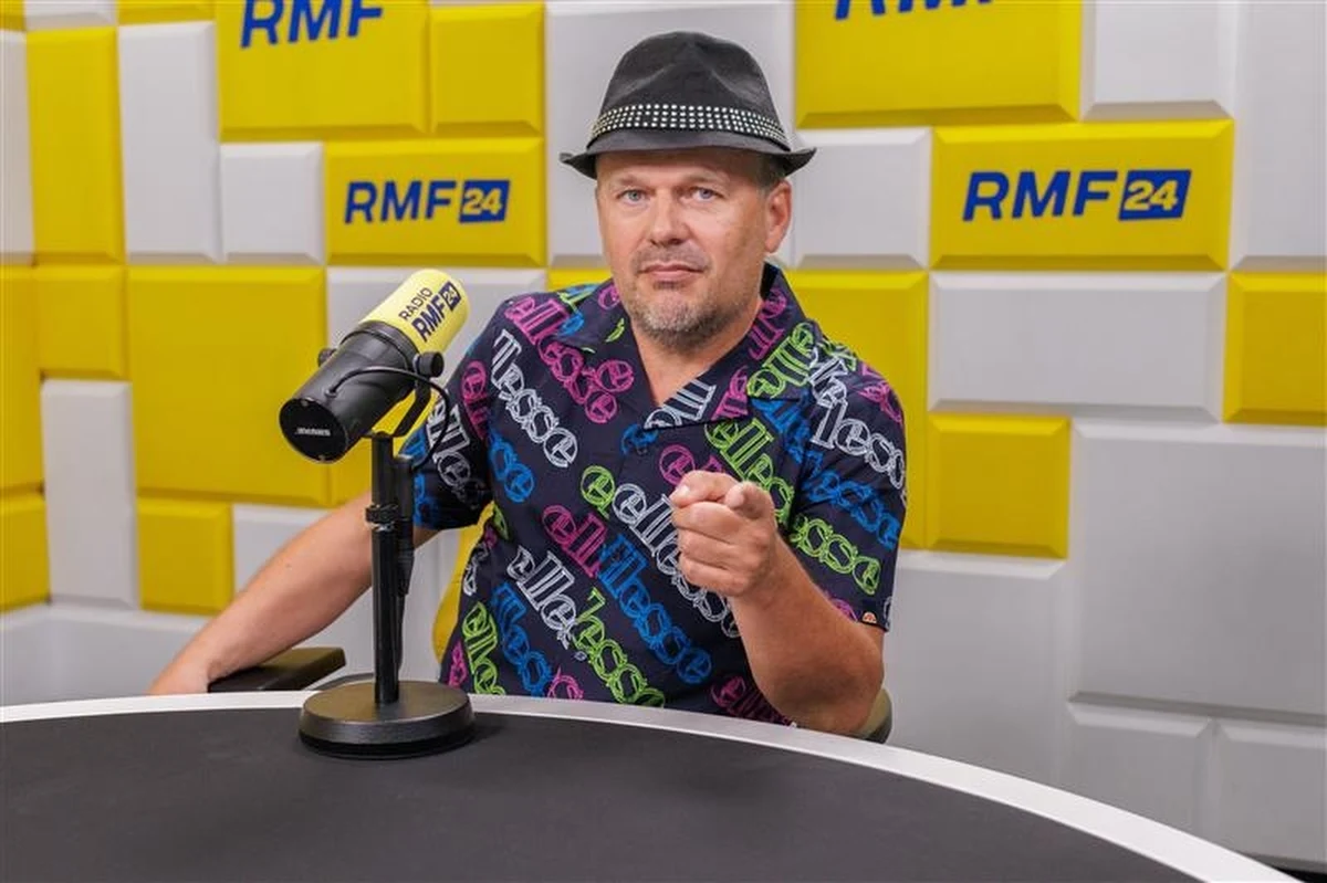 Niezależna literatura i współpraca ze stand-uperami - czym teraz zajmuje się Krzysztof K.A.S.A. Kasowski, autor hitów takich jak "Reklama" i "Macho", który od 25 lat jest niezależnym, niezwiązanym z wytwórnią artystą? Jak to się stało, że K.A.S.A. został kierowcą Obywatela G.C.? O swojej karierze muzyk opowiada w rozmowie z Kubą Śliwińskim w podcaście "Co u nich słychać?" internetowego Radia RMF24. 