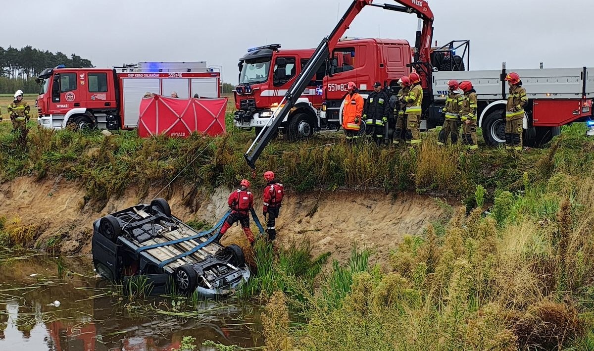 Tajemnica zatopionego citroena. W środku były dwa ciała