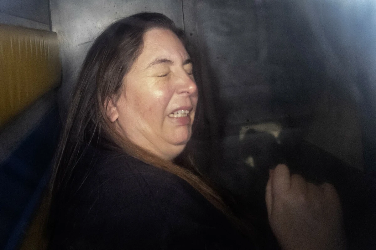 Erin Patterson, mieszkanka Australii, została uznana za winną zamordowania trojga krewnych poprzez podanie im zatrutego muchomorami obiadu. Sąd Najwyższy stanu Wiktoria ogłosi wyrok w poniedziałek, a sprawa - określana jako "grzybiarskie morderstwo" -przyciągnęła uwagę mediów na całym świecie. Sędzia wyraził zgodę na transmisję na żywo z ogłoszenia wyroku.