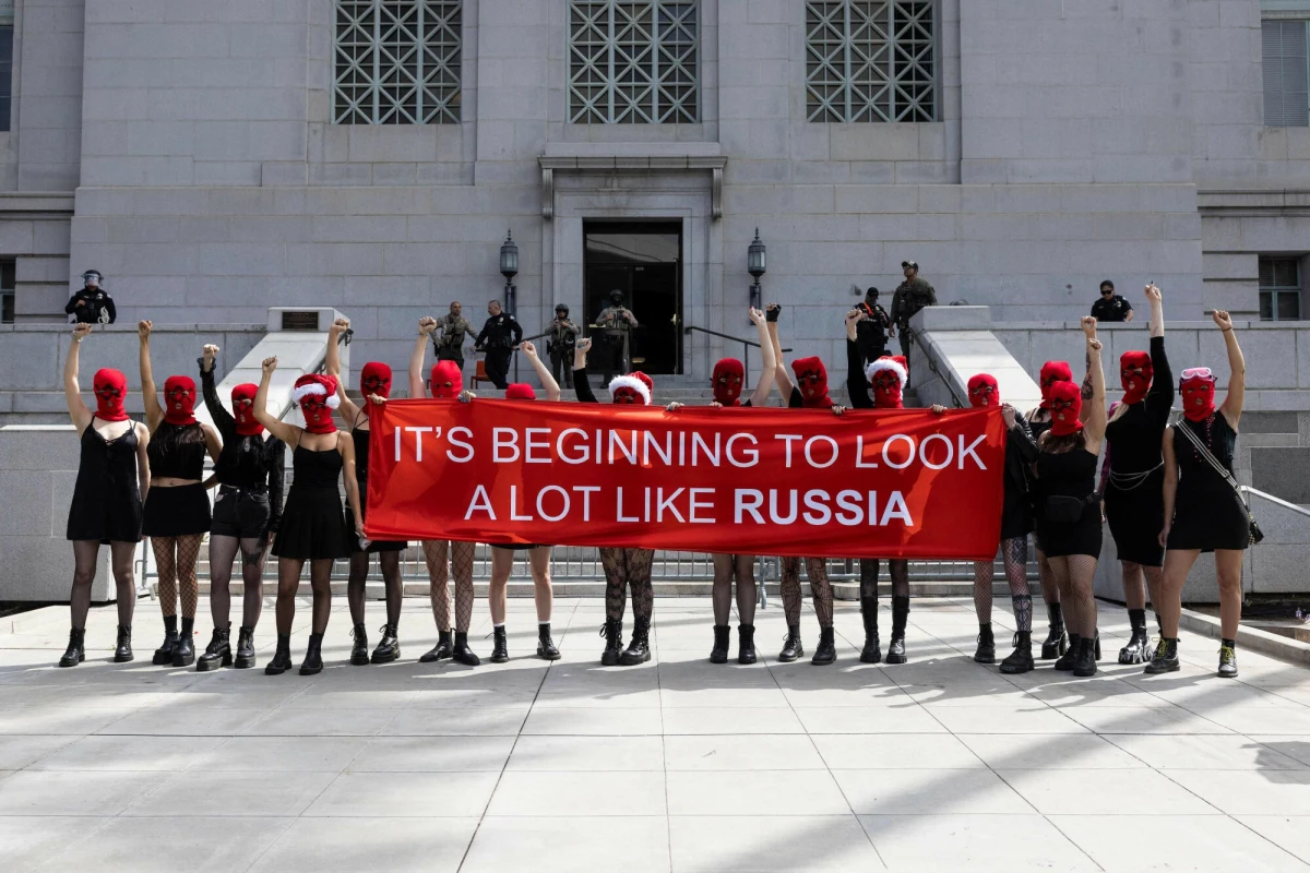 Ajsoltan Nijazowa, członkini antyputinowskiej grupy Pussy Riot, została zatrzymana na granicy polsko-litewskiej. Powodem aresztowania była czerwona nota Interpolu, która wypłynęła z Turkmenistanu. Aktywiści grupy domagają się od polskich władz uwolnienia zatrzymanej.