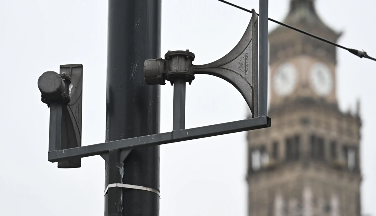 W sobotę po południu w Warszawie zawyły syreny alarmowe. Wojewódzkie Centrum Zarządzania Kryzysowego wyjaśniło, co było przyczyną uruchomienia sygnału dźwiękowego.