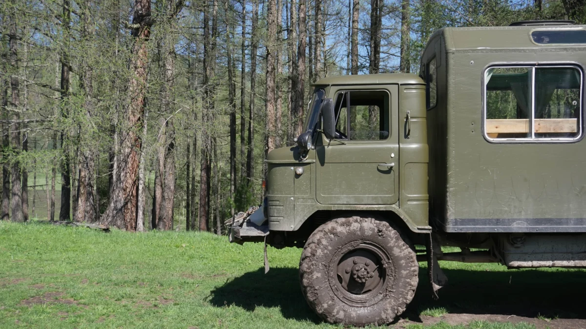 Żandarmeria Wojskowa wszczęła postępowanie w sprawie eksplozji ładunku wybuchowego, w której w sobotę wieczorem na poligonie w warszawskiej dzielnicy Rembertów ranne zostały dwie osoby cywilne - informuje Michał Dobrołowicz, reporter RMF FM. Ustalanie przyczyn i przebiegu zdarzenia będzie prowadzone pod nadzorem Działu ds. Wojskowych Prokuratury Rejonowej Warszawa-Ursynów.