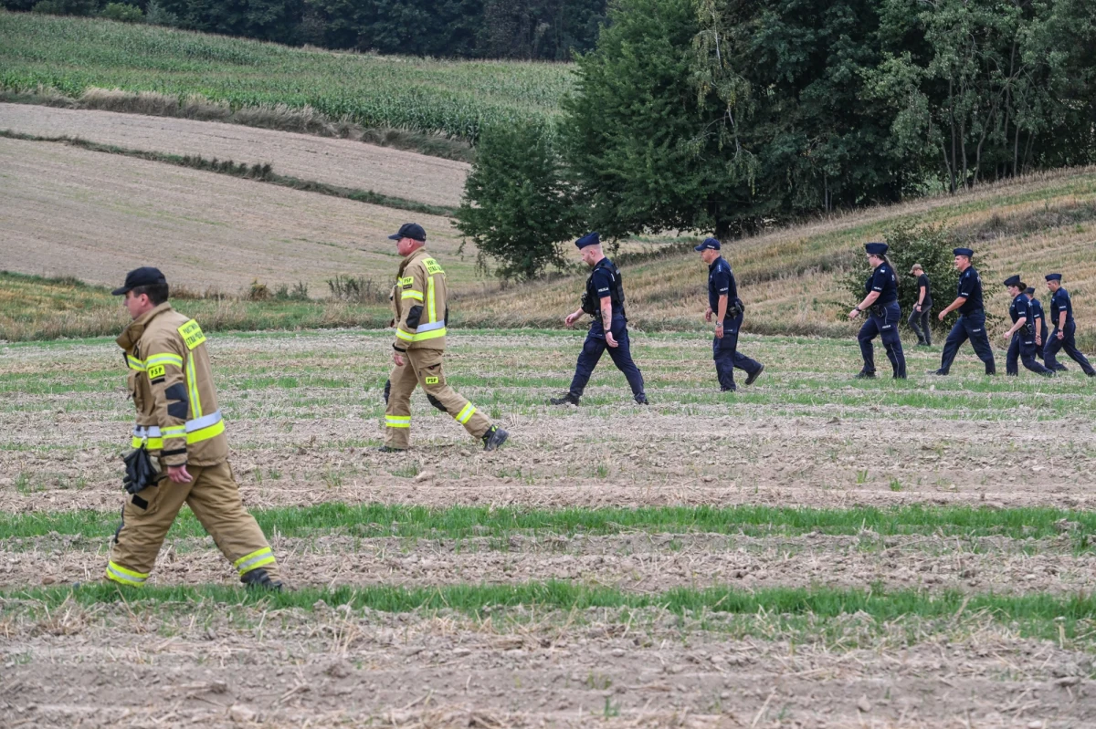 ​Dron, który rozbił się wieczorem na Lubelszczyźnie, jest wykonany z lekkiego tworzywa przypominającego styropian - takie informacje dziennikarz RMF FM uzyskał w Prokuraturze Okręgowej w Zamościu, która prowadzi śledztwo w sprawie tego zdarzenia. "W miejscu znalezienia drona nie stwierdzono śladów eksplozji" - powiedział w niedzielę prokurator Rafał Kawalec.