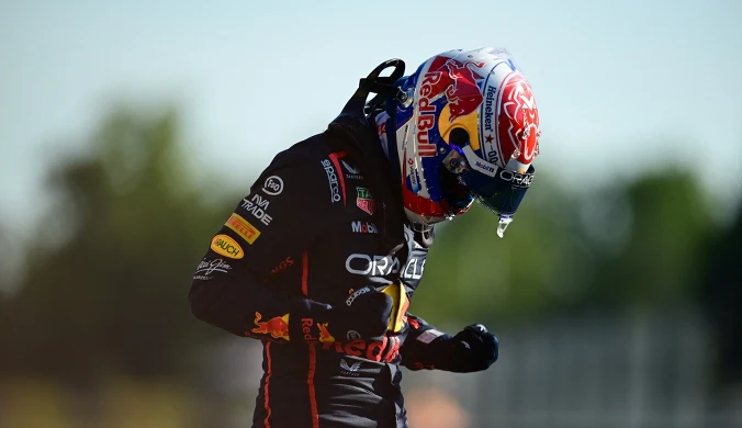 Max Verstappen z pole position przed sprintem w Singapurze. Błysk Ferrari