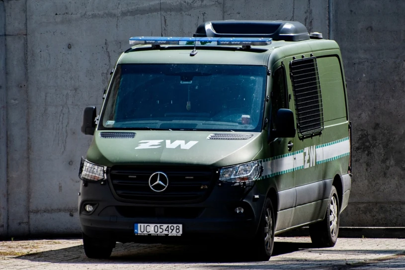 "Podjęto decyzję o ewakuacji". Komunikat wojska, w tle wybuch na Rembertowie