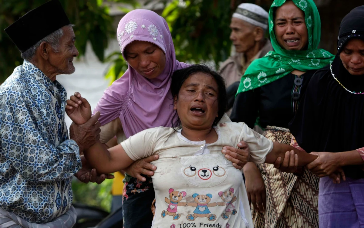 W niedzielę na indonezyjskiej wyspie Jawa doszło do tragicznego wypadku - podczas publicznego czytania Koranu zawalił się budynek. Z informacji lokalnych mediów wynika, że zginęły co najmniej trzy osoby, a ponad 80 zostało rannych.