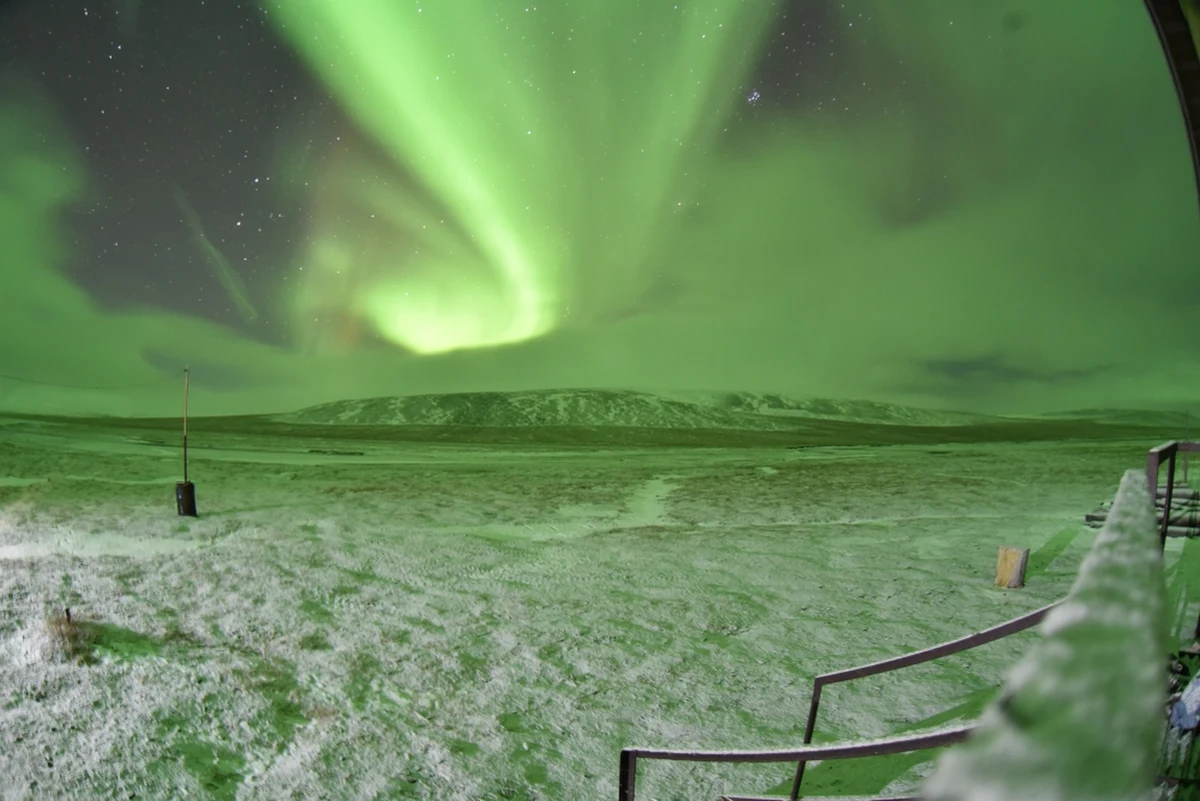 Rosja od ponad stu lat nielegalnie okupuje Wyspę Wrangla, formalnie uznawaną za terytorium Stanów Zjednoczonych - informuje serwis The National Interest. Obecnie Moskwa wzmacnia swoją obecność w regionie, budując na wyspie nowoczesną bazę wojskową, co budzi poważne obawy o bezpieczeństwo i ochronę unikalnej przyrody Arktyki.