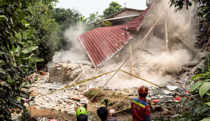 Tragedia podczas religijnej uroczystości w Indonezji. Dach spadł na wiernych