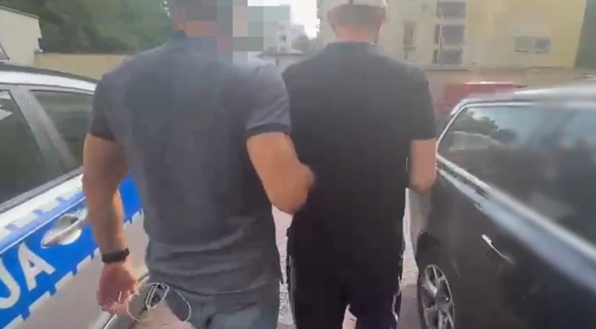 Obywatel Białorusi został zatrzymany w luksusowym apartamentowcu w Warszawie. Mężczyzna, który był poszukiwany, jest powiązany z przestępczym półświatkiem zajmującym się handlem narkotykami, bronią palną oraz praniem brudnych pieniędzy. Zatrzymano także trzech Ukraińców.