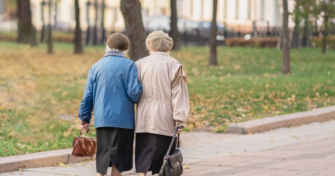 Co miesiąc otrzymuje emeryturę o wartości połowy kajzerki
