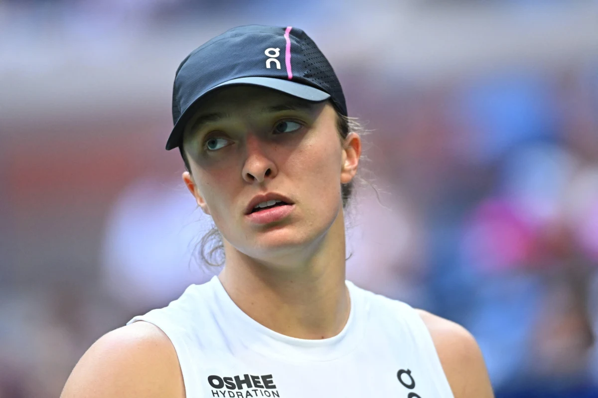 Aryna Sabalenka po triumfie w US Open pozostaje na prowadzeniu w rankingu WTA tenisistek. Iga Świątek utrzymała drugą lokatę. Amanda Anisimova awansowała z dziewiątej na najwyższą w karierze czwartą pozycję. W rankingu ATP Kamil Majchrzak wyprzedził Huberta Hurkacza.