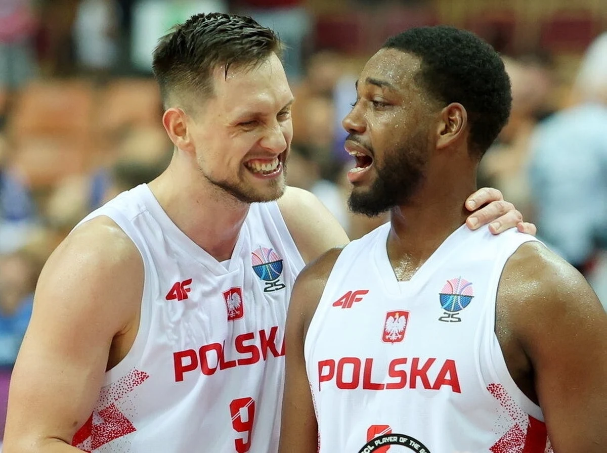 Polscy koszykarze są już w ćwierćfinale mistrzostw Europy, a Jordan Loyd i Mateusz Ponitka plasują się w czołówkach indywidualnych klasyfikacji po 1/8 finału. Naturalizowany Amerykanin jest piątym strzelcem, a kapitan reprezentacji - dziewiątym najlepiej zbierającym turnieju. Przed Biało-Czerwonymi bitwa o półfinał z Turcją.