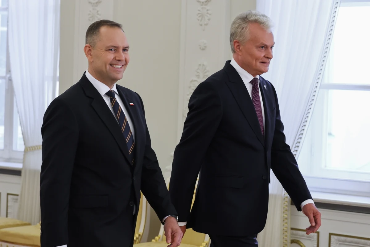 Prezydencki minister do spraw międzynarodowych Marcin Przydacz oznajmił, że na spotkaniu z resortem dyplomacji, do którego dojdzie w środę, przedstawi oczekiwania prezydenta Karola Nawrockiego w kwestii zakończenia "paraliżu w służbie zagranicznej". Dodał, że w wizycie głowy państwa w Wilnie i Helsinkach bierze udział Wojciech Zajączkowski z MSZ.