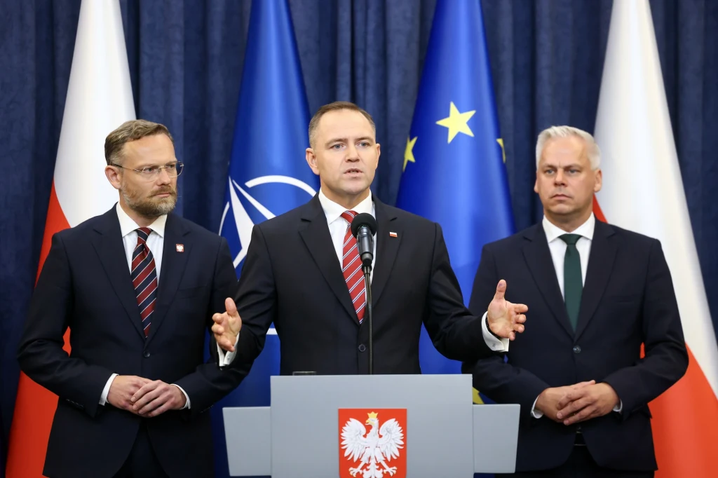 Prezydent Karol Nawrocki podczas wygłaszania oświadczenia dotyczącego zawetowanej ustawy