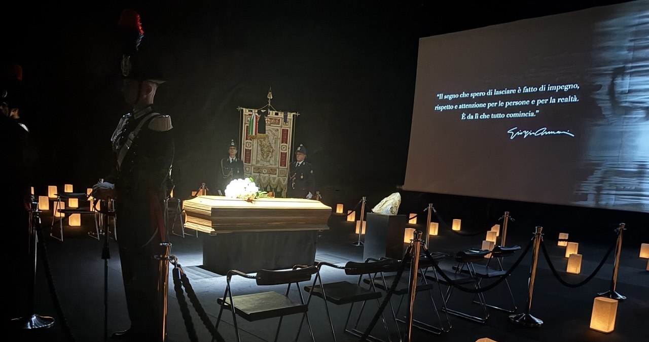 Giorgio Armani żegna się z mediolańską sceną mody. Oto kulisy pogrzebu