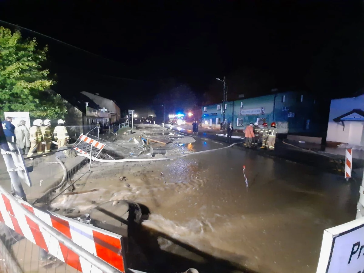 Ostrzeżenia meteorologiczne I i II stopnia przed burzami w pięciu województwach wydał we wtorek Instytut Meteorologii i Gospodarki Wodnej. Burzom będą dzisiaj towarzyszyć silne opady deszczu i porywy wiatru. Jak podał IMGW, punktowo możliwe są kumulacje opadów do około 45 mm, a lokalnie grad. W jakich rejonach Polski pogoda dziś będzie szczególnie niebezpieczna? 