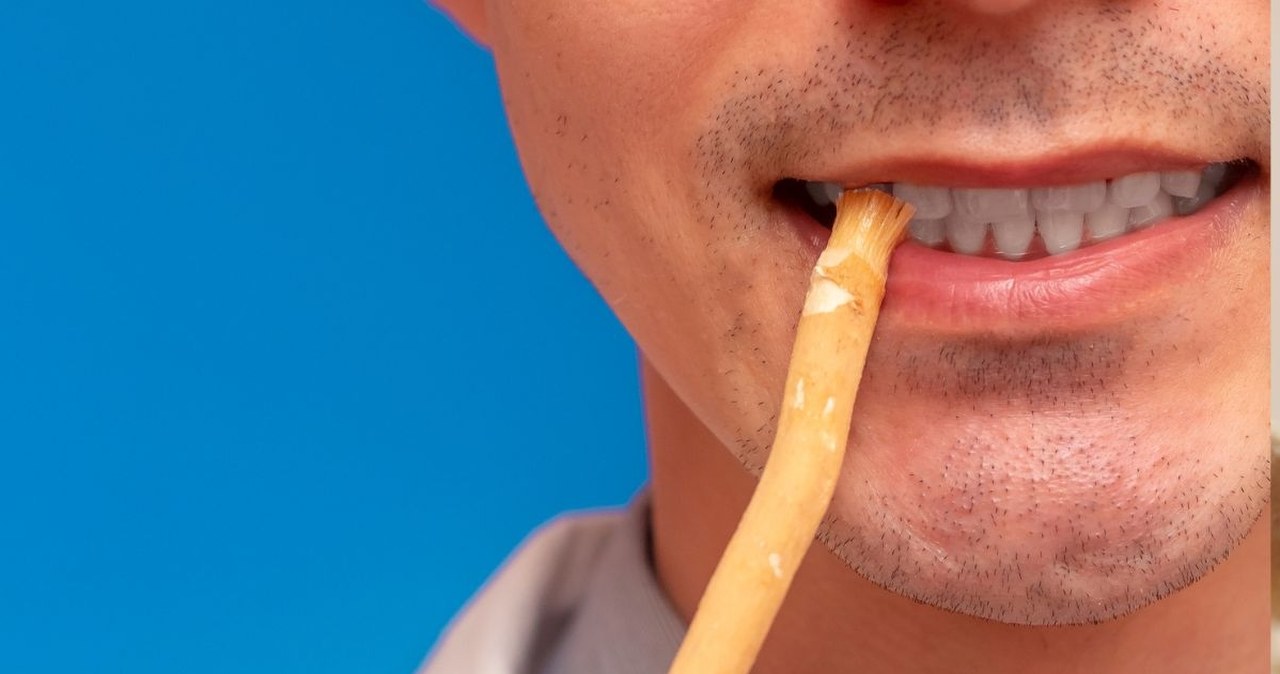 Szorują zęby drewnianym patyczkiem bez pasty. Stomatolodzy biją na alarm
