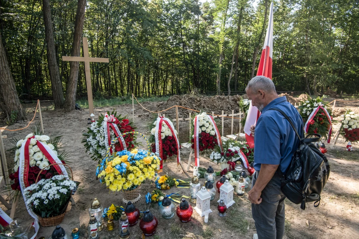 Polskie MSZ interweniowało w sprawie skandalicznego komunikatu ukraińskiego IPN po sobotnich uroczystościach pogrzebowych szczątków ofiar Zbrodni Wołyńskiej w Puźnikach na Ukrainie - dowiedział się nieoficjalnie w kręgach rządowych reporter RMF FM. Ukraiński instytut napisał o pogrzebie "ofiar sowieckich represji". 