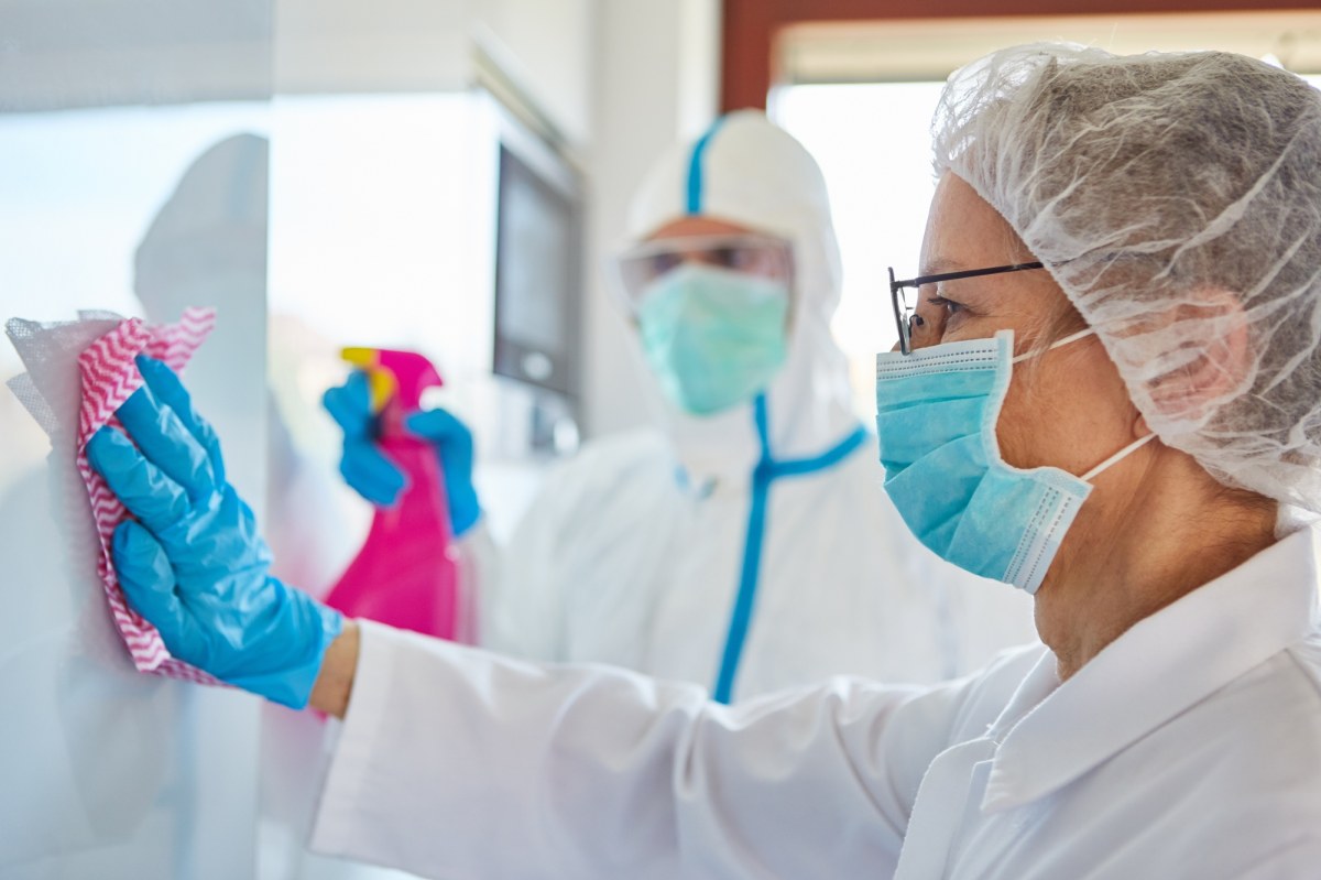 "Chaotycznie wprowadzane obostrzenia". NIK o działaniach w czasie pandemii