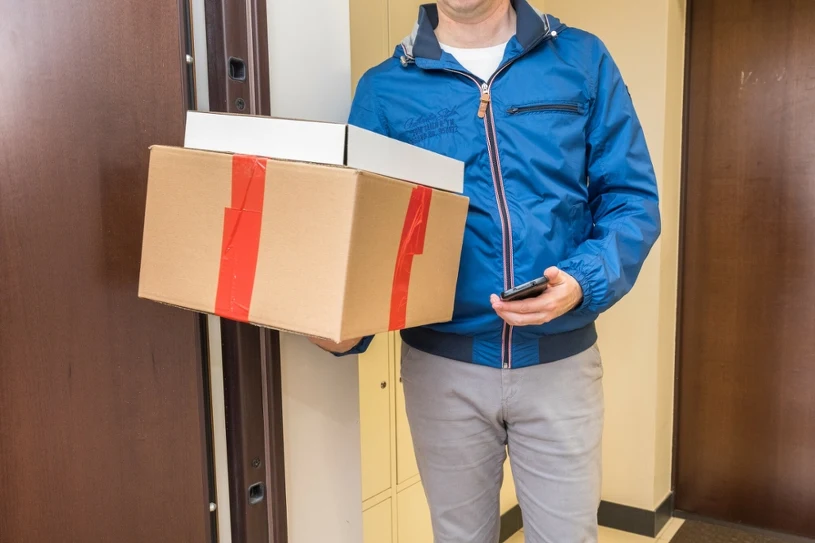 Oszustwo na paczkę za pobraniem. Kolejne osoby dają się oszukać