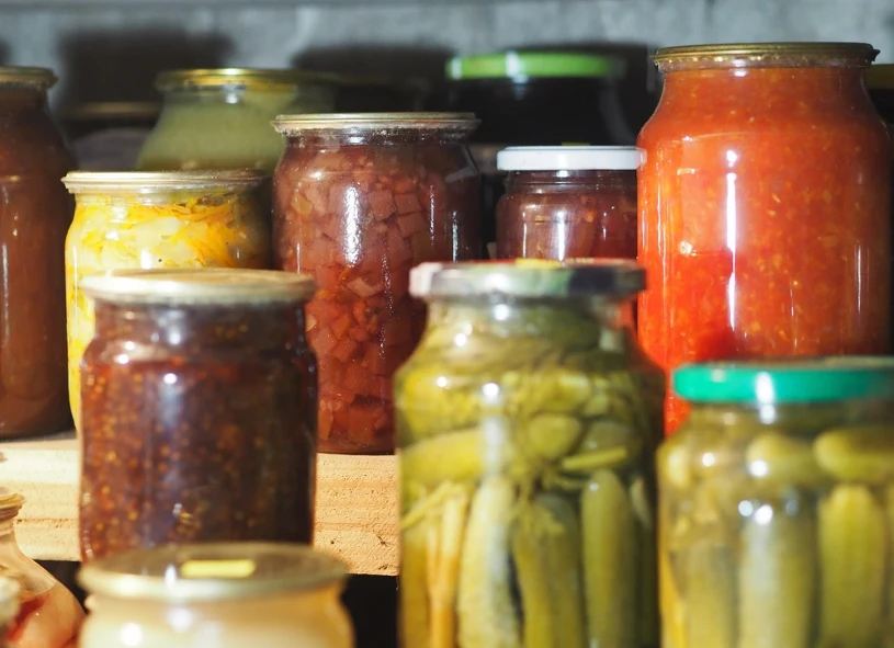 Brudne słoiki wyrzucaj w ten sposób. Pracownicy sortowni apelują