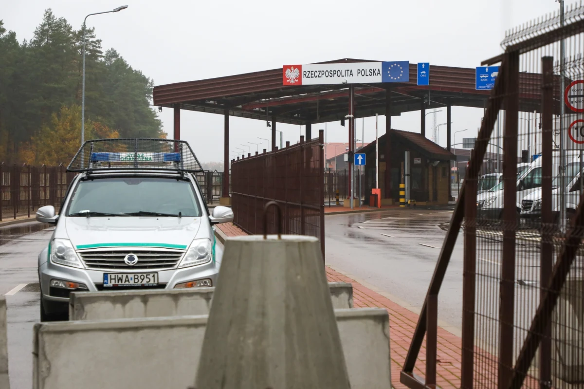 W piątek zaczynają się agresywne ćwiczenia rosyjsko-białoruskie Zapad-2025. W tej sytuacji w nocy z czwartku na piątek zamkniemy granice z Białorusią, w tym przejścia kolejowe - poinformował premier Donald Tusk.