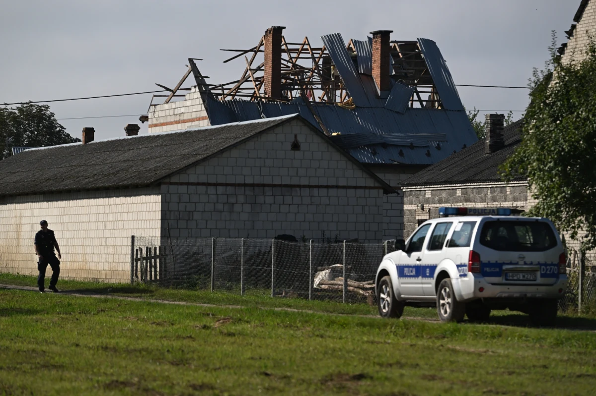 Dron spadł na budynek niedaleko Włodawy koło granicy z Białorusią. Nikomu nic się nie stało. Drony znaleziono też w innych miejscach Lubelszczyzny, w tym na polu w Czosnówce, we wsi Cześniki w pobliżu cmentarza. Także w Łódzkiem - niedaleko Mniszkowa - znaleziono drona obcego pochodzenia. W nocy rosyjskie drony naruszyły przestrzeń powietrzną Polski. 