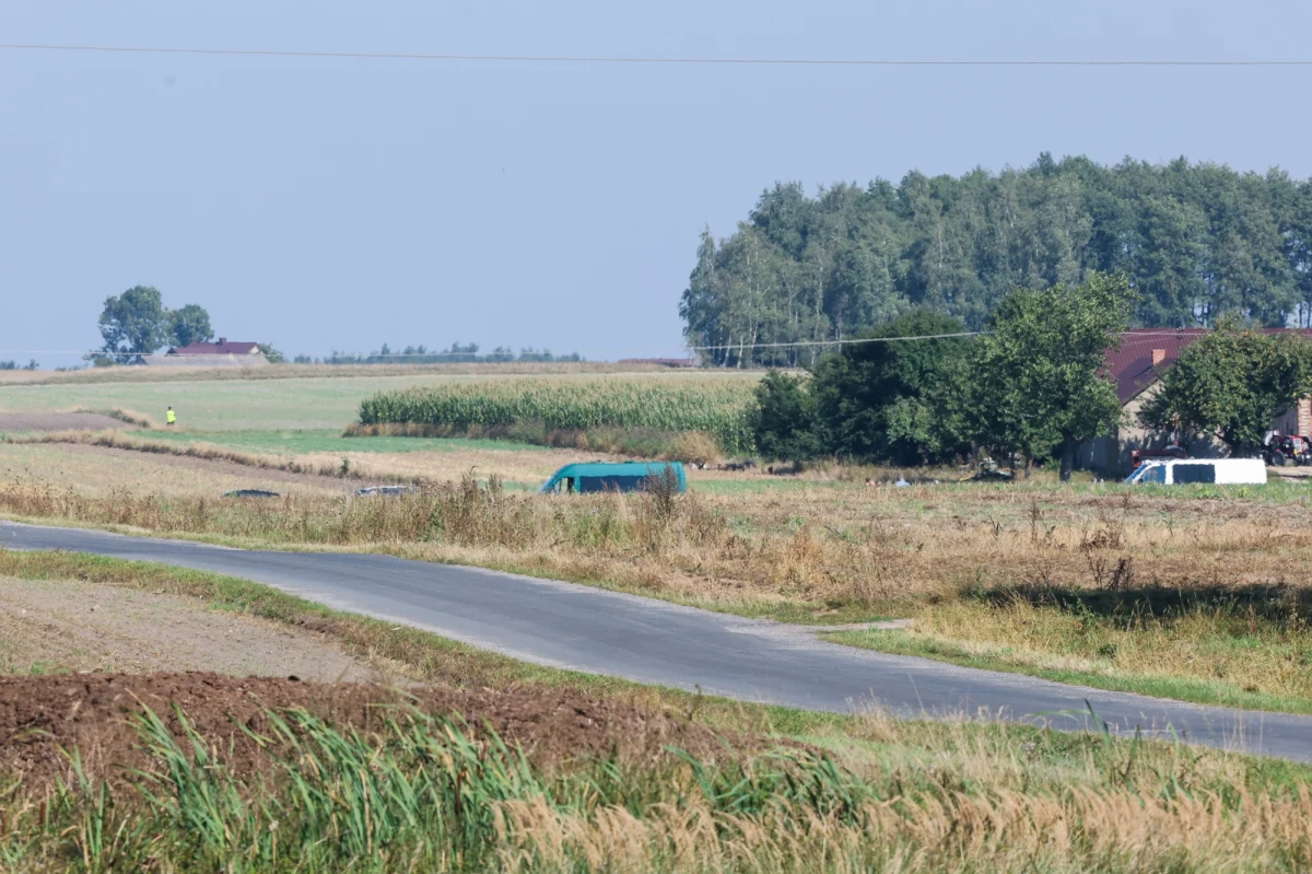 Drona obcego pochodzenia znaleziono niedaleko Mniszkowa koło Opoczna w Łódzkiem - na terenie niezabudowanym. To prawie 300 kilometrów od granicy z Białorusią. Informację z Gorącej Linii RMF FM potwierdzili dziennikarze RMF FM. 