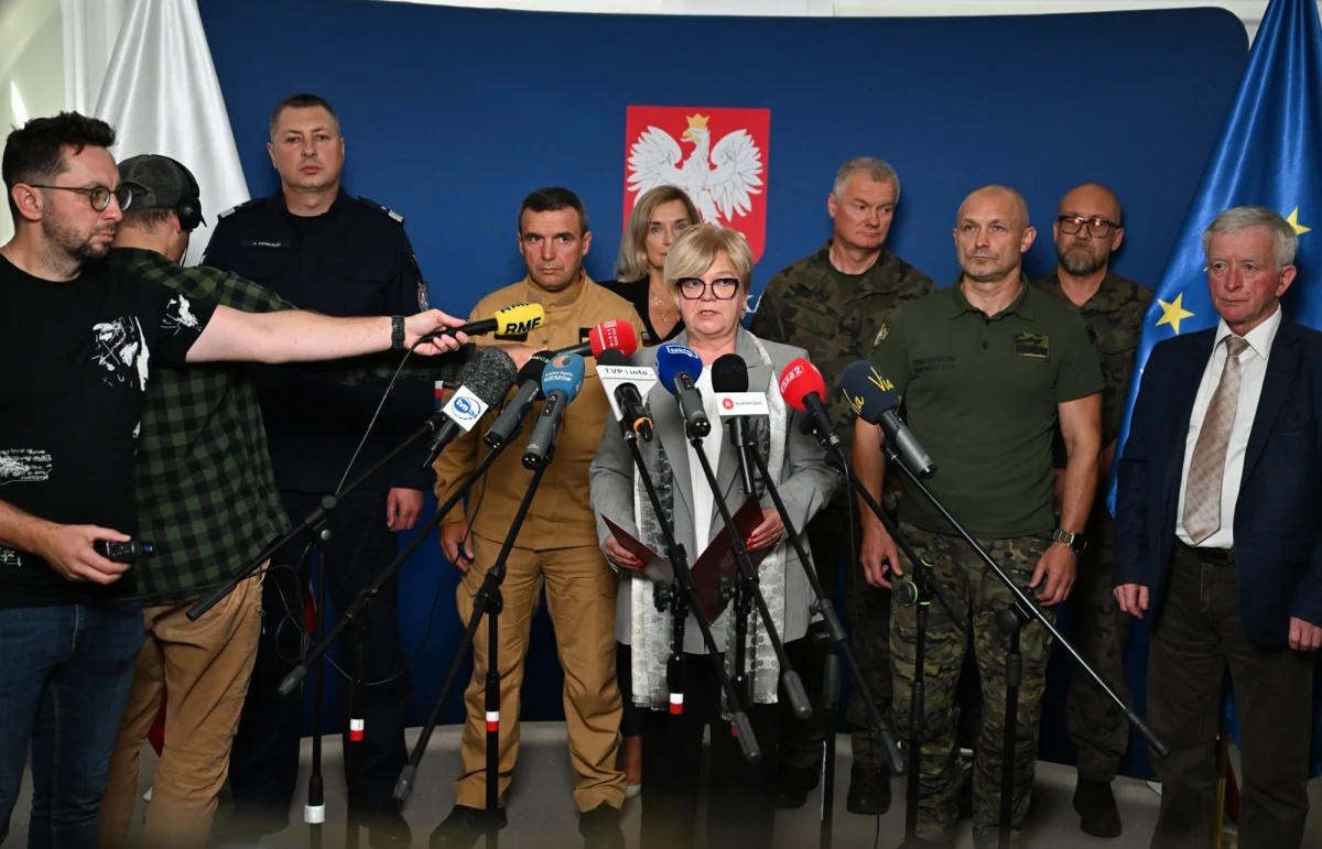 "Nie mamy żadnych niepokojących doniesień o jakichkolwiek szczątkach zestrzelonych dronów na terenie naszego regionu" - poinformowała wojewoda podkarpacka Teresa Kubas-Hul. Informację tę przekazała po posiedzeniu zespołu zarządzania kryzysowego w Rzeszowie. 