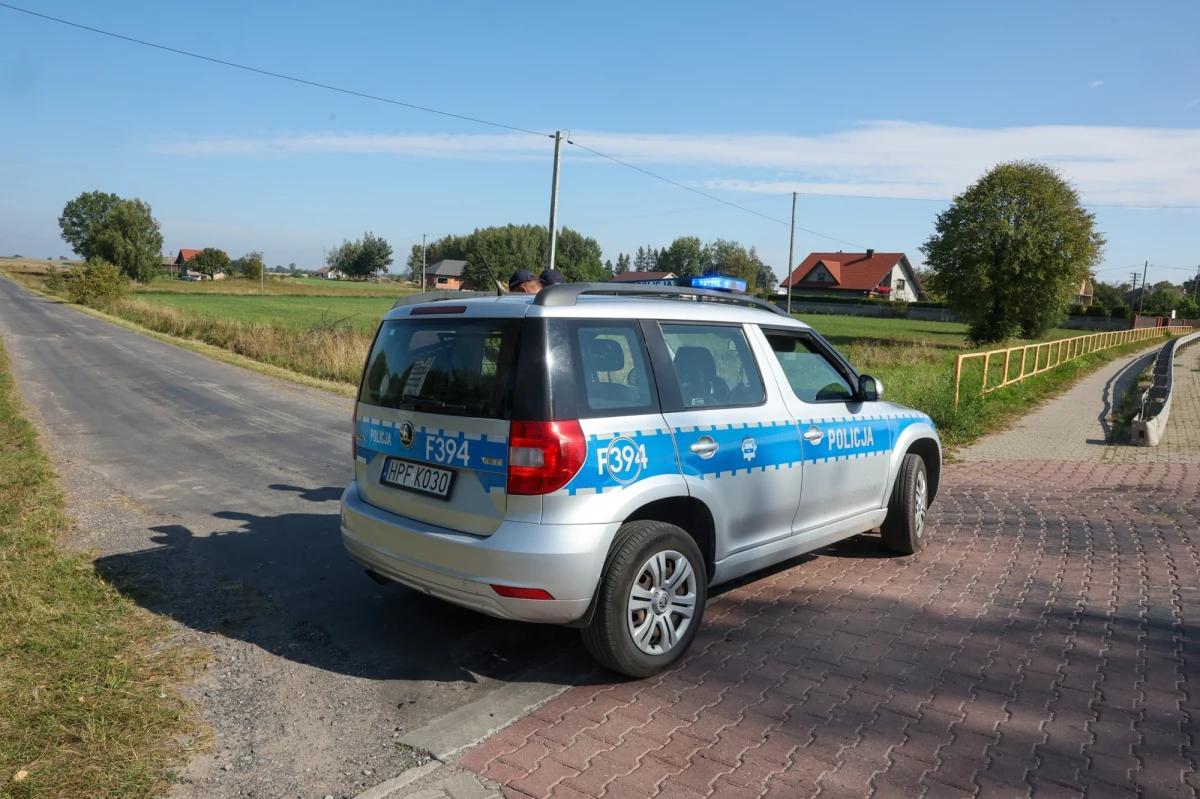 Policja i wojsko prowadzą intensywne działania po ostatnich naruszeniach polskiej przestrzeni powietrznej przez drony. W akcję poszukiwawczą zaangażowanych jest około 12 tysięcy funkcjonariuszy, którzy zabezpieczają miejsca znalezienia szczątków i współpracują z żołnierzami Wojska Polskiego.