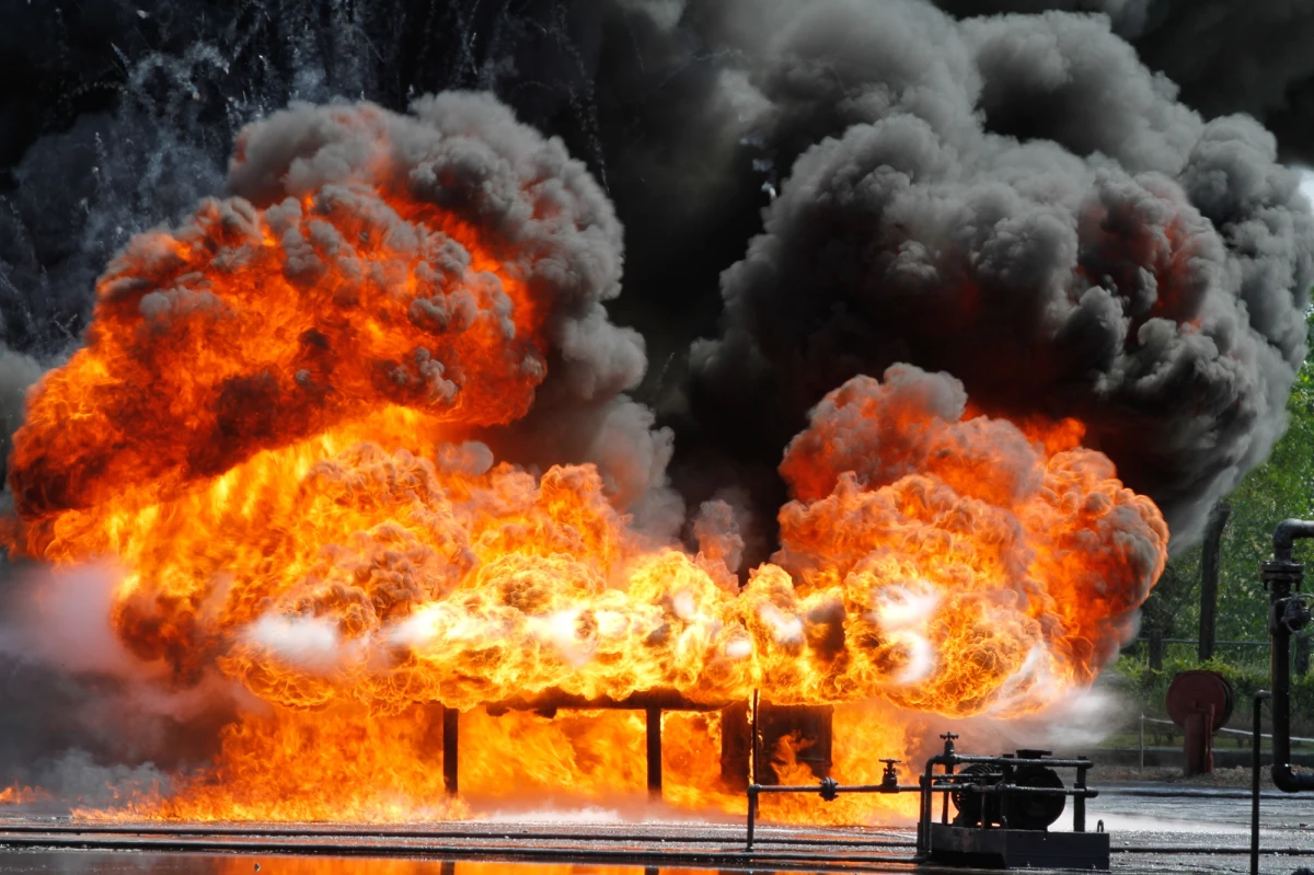 Na stacji tankowania gazu skroplonego w Wace Trockiej na obrzeżach Wilna zapaliło się osiem wagonów z gazem skroplonym LPG należącym do Orlen Lietuva - poinformowała litewska agencja prasowa ELTA. Dodała, że część wagonów przewoziła ładunek z rafinerii spółki w Możejkach. Agencja Associated Press przekazała natomiast, że na przedmieściach Wilna słychać było wybuchy.