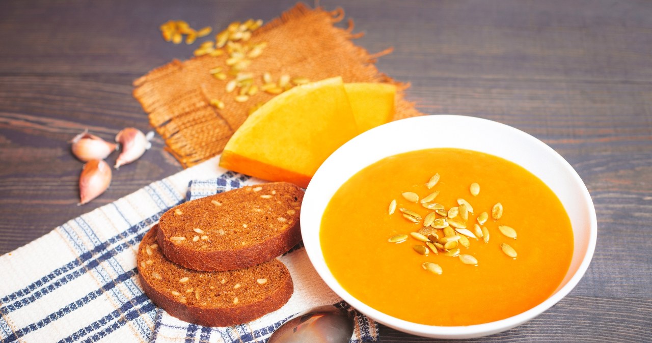 Lekkostrawna, aksamitna zupa z dyni. Smakuje wybornie