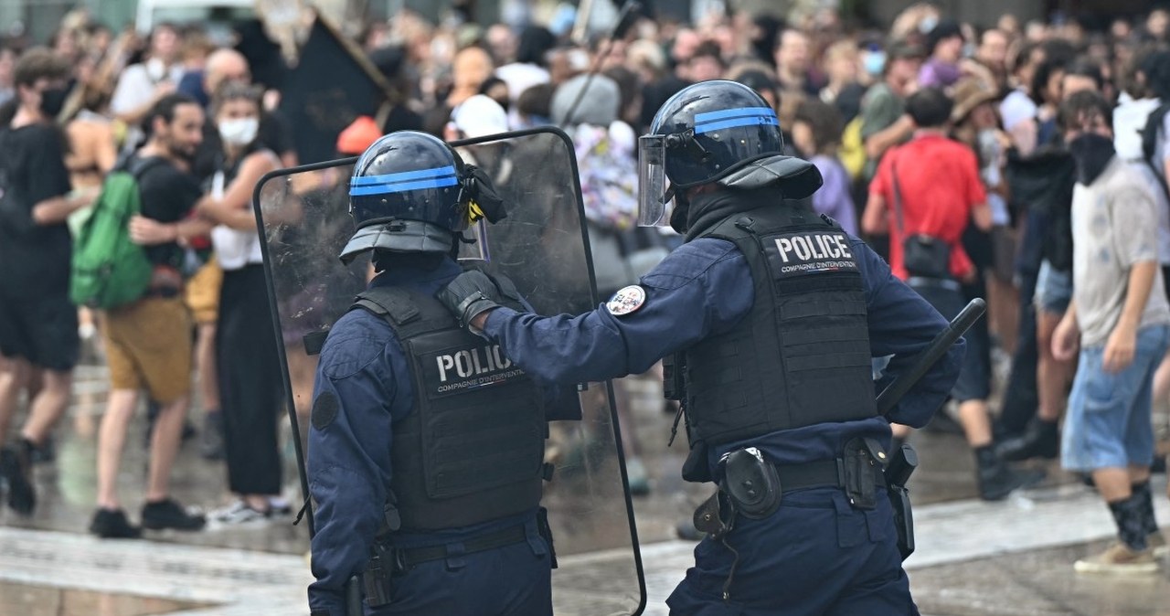 wiadomości,aktualności,Interia Francuzi mają dość. Kraj na krawędzi po politycznym trzęsieniu ziemi. 