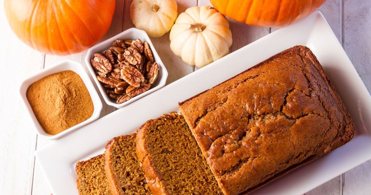 Pachnie jesienią, smakuje obłędnie. Dlaczego ciasto dyniowe bije zwykłe na głowę?