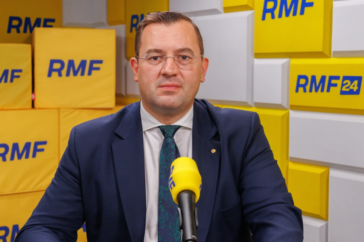 "Bezpieczeństwo żywnościowe w tym momencie w żaden sposób nie jest zagrożone" - uspokajał w Popołudniowej rozmowie w RMF FM minister rolnictwa Stefan Krajewski z PSL. Podkreślił, że w czwartek minister obrony narodowej Władysław Kosiniak-Kamysz zabierze głos podczas wystąpienia.