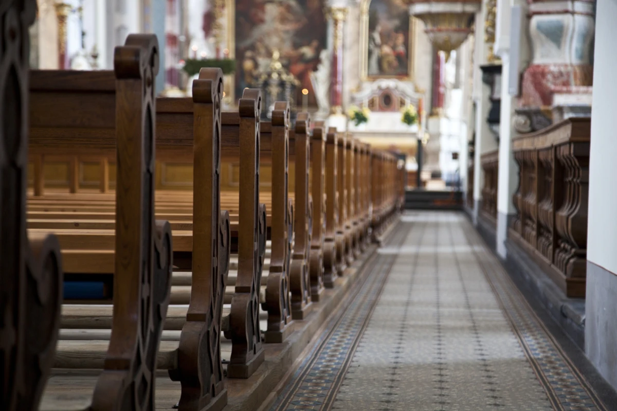Wiara i religia w Polsce w szybkim tempie tracą na znaczeniu, zwłaszcza wśród młodych ludzi. Po 2016 roku Polska sekularyzuje się najszybciej na świecie - wynika z najnowszych badań. Jakie są powody tych zmian?