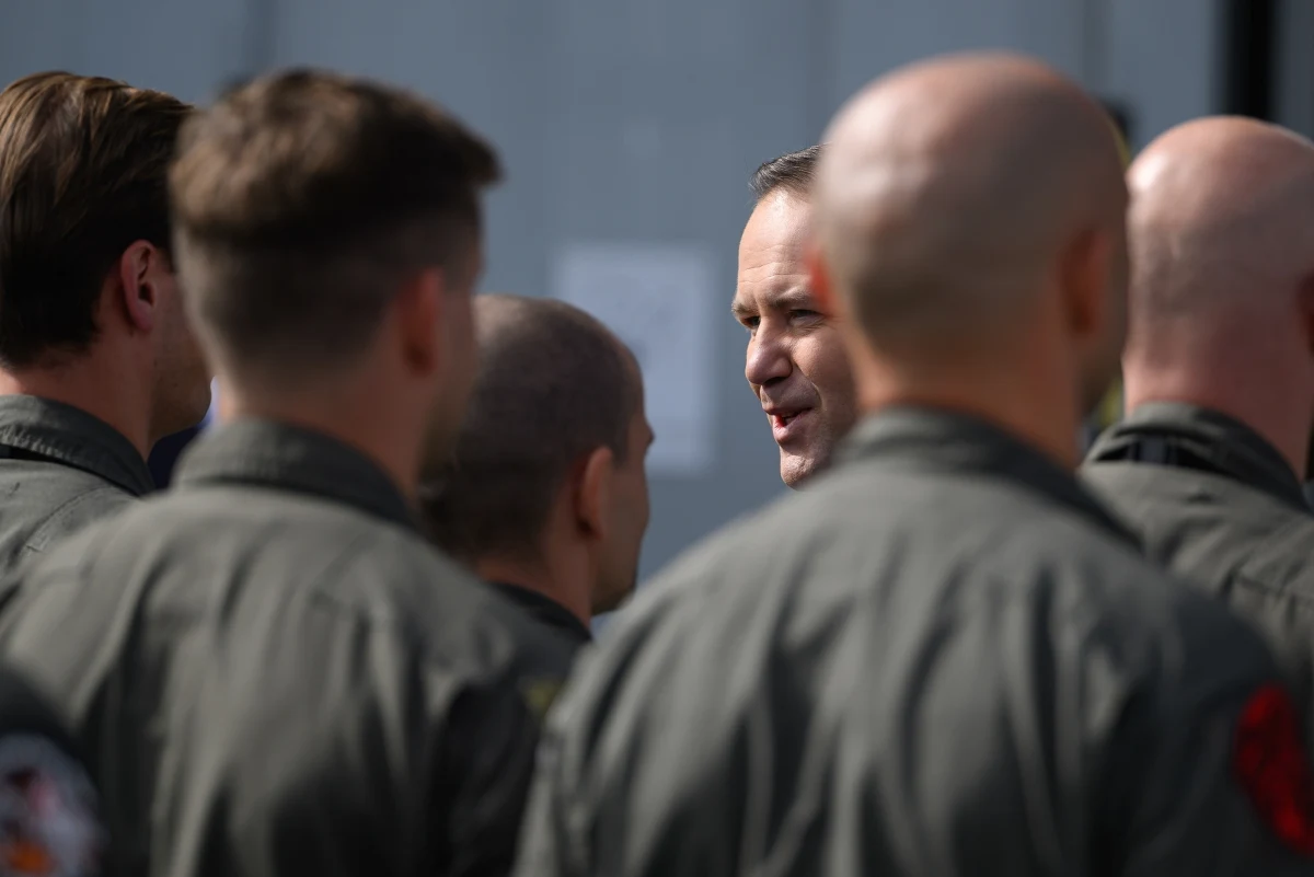 Polska, która osiąga blisko 5 proc. wydatków na siły zbrojne z naszego PKB, nie wystraszy się rosyjskich dronów - powiedział prezydent Karol Nawrocki w 31. Bazie Lotnictwa Taktycznego w Poznaniu-Krzesinach.