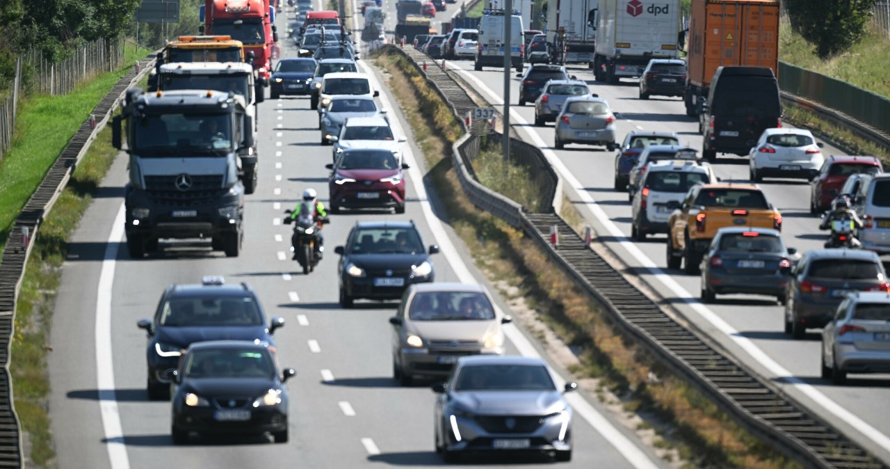 Polskie drogi pękają w szwach. Samochodów przybywa, ruch rośnie