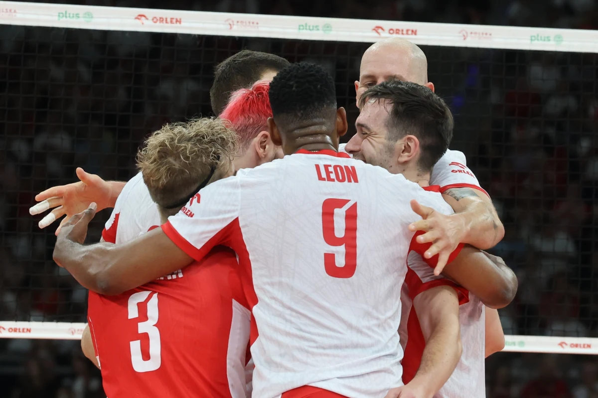 ​Reprezentacja Polski siatkarzy w sobotę rozegra swój pierwszy mecz w mistrzostwach świata na Filipinach. Rywalem Biało-Czerwonych będzie reprezentacja Rumunii. "Nie możemy się doczekać, żeby zacząć. Mamy za dużo wolnego czasu i nie za dużo do robienia. Zawodnicy zaczynają mieć problemy z plecami, bo całymi dniami siedzą" - powiedział z uśmiechem trener Nikola Grbic.