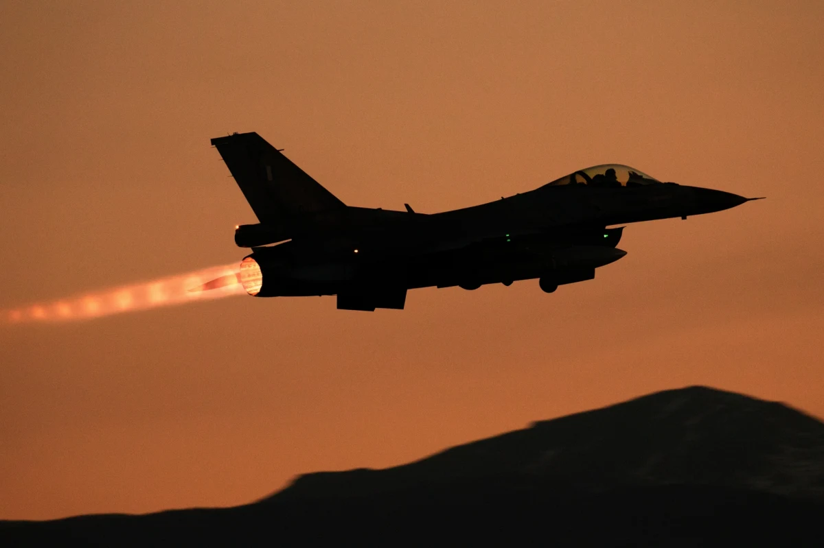 NATO reaguje na wtargnięcie rosyjskich dronów w polską przestrzeń powietrzną. Sekretarz generalny Sojuszu Północnoatlantyckiego Mark Rutte i szef sił NATO w Europie gen. Alexus Grynkewich zapowiedzieli wzmocnienie wschodniej flanki, informując o uruchomieniu misji "Wschodni Strażnik". "Kluczem jest zupełnie nowa konstrukcja obrony" - poinformował wojskowy.