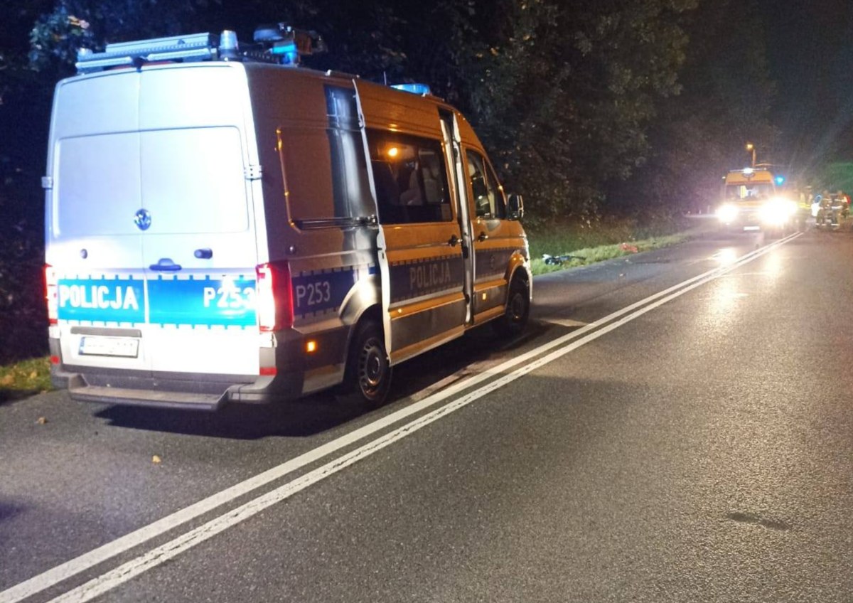 Wypadek w Pyskowicach. Nie żyje jedna osoba, droga całkowicie zablokowana