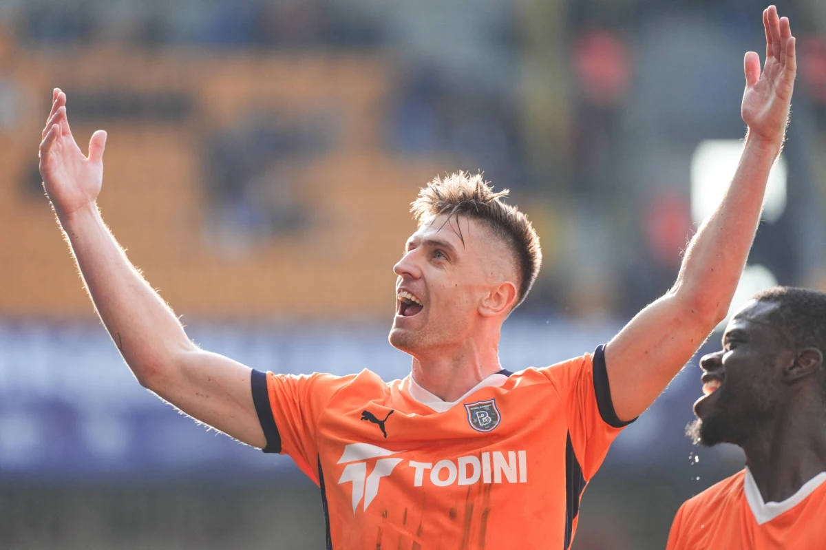 Krzysztof Piątek strzelił trzy bramki dla drużyny Al-Duhail SC w wygranym 4:2 meczu 4. kolejki katarskiej ekstraklasy z Umm Salal SC. To pierwsze ligowe trafienia w tym sezonie 30-letniego napastnika reprezentacji Polski.