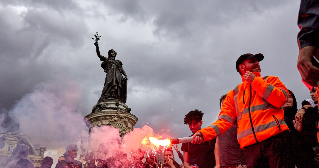 Problemy Francji się pogłębiają. Agencja ratingowa tnie rating