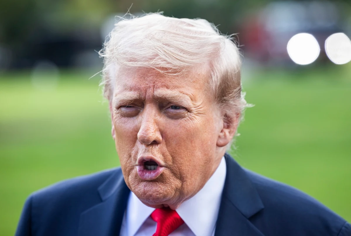 "Jestem gotowy nałożyć duże sankcje na Rosję, gdy wszystkie kraje NATO zgodzą się, zrobią to samo i przestaną kupować rosyjską ropę. Jeśli NATO zrobi, co mówię, wojna szybko się skończy" - poinformował w sobotę Donald Trump.