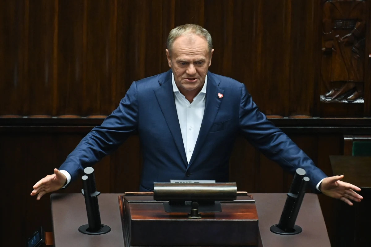 "W PiS i Konfederacji trwa dyskusja, czy drony to prowokacja Ukrainy, polskiego rządu czy pomyłka (...). Wyobraźmy sobie ich rządy w wypadku agresji" - napisał w sobotę po południu na platformie X premier Donald Tusk.