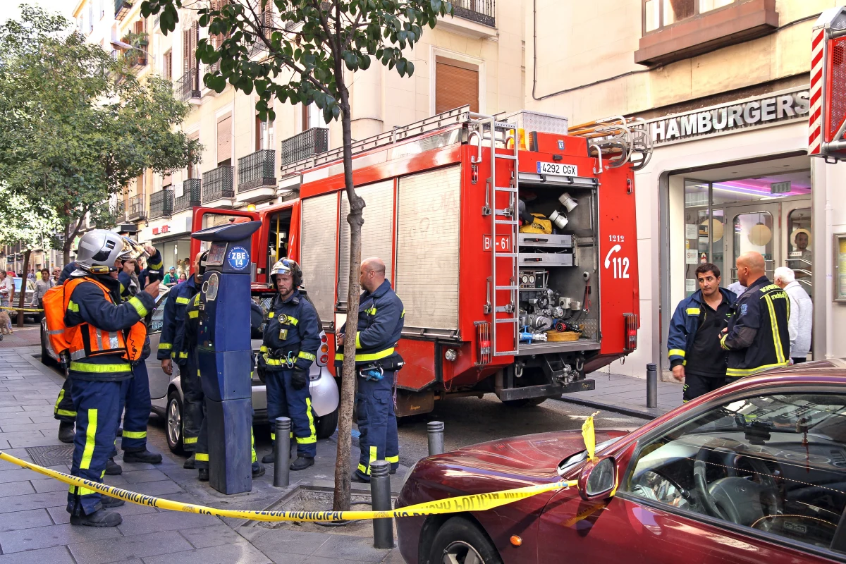 Około godziny 15:00 w dzielnicy Puente de Vallecas w Madrycie doszło do potężnej eksplozji gazu w jednym z lokali. W wyniku wybuchu ucierpiało co najmniej 25 osób, z czego trzy zostały ciężko ranne, a dwie kolejne znajdują się w stanie krytycznym. Siła detonacji była tak duża, że zniszczeniu uległ nie tylko lokal, w którym doszło do wybuchu, ale także sąsiadujący bar oraz część budynku mieszkalnego.