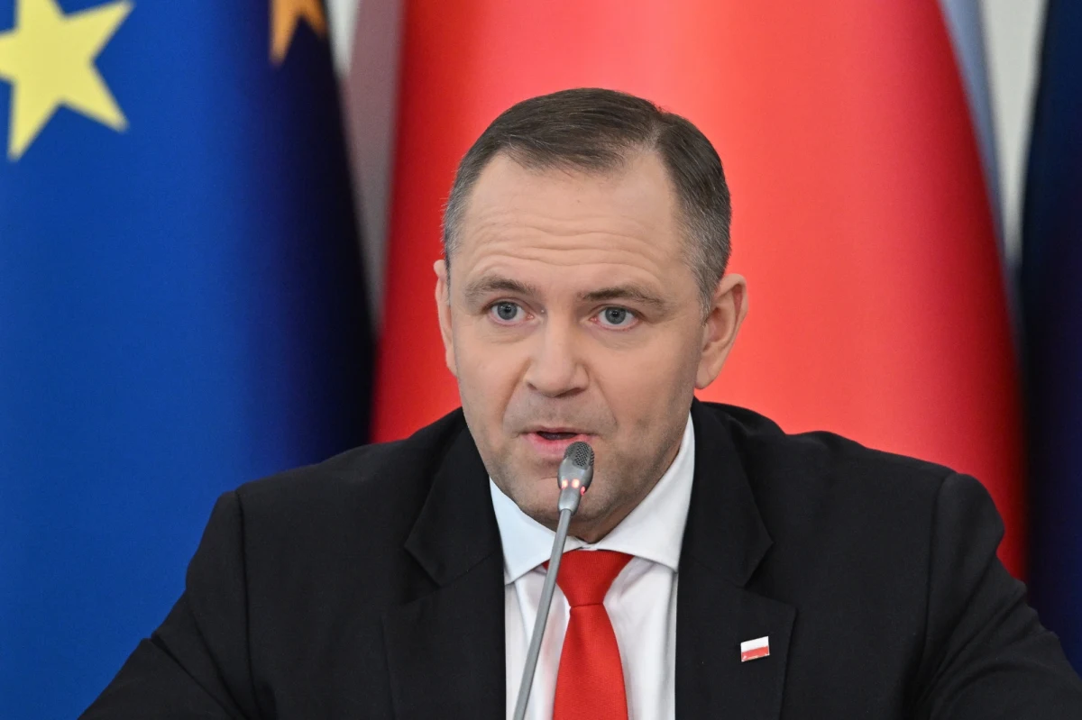 ​Polskie służby wojskowe w sobotę podjęły działania prewencyjne w związku z zagrożeniem uderzeniami dronów w regionach Ukrainy graniczących z Polską. Prezydent Karol Nawrocki podkreślił, że jest na bieżąco informowany o sytuacji i apeluje o zaufanie do komunikatów Wojska Polskiego.
