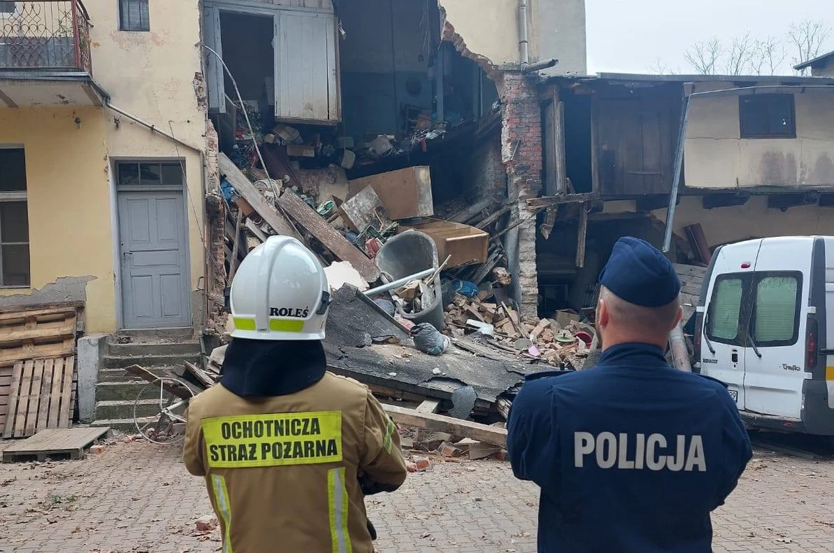 W niedzielę przed południem runęła ściana kamienicy w Wągrowcu (Wielkopolskie). W budynku znajdowała się starsza kobieta.