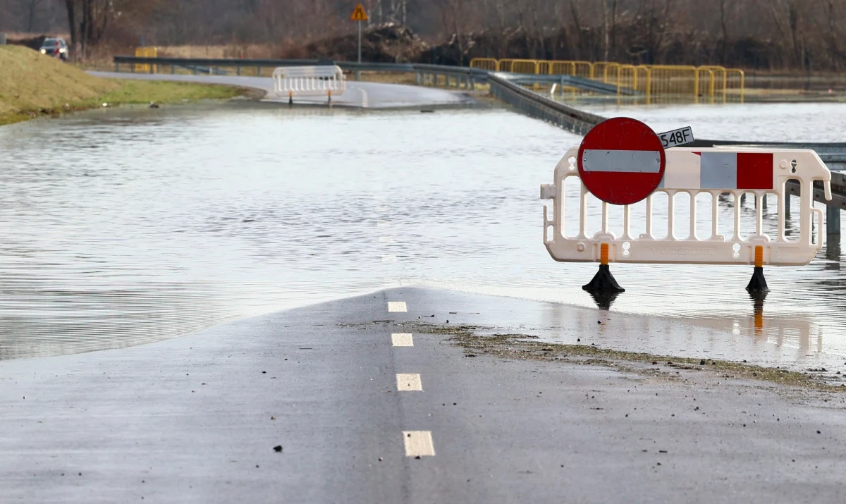 Do wczesnego popołudnia ponad sto razy interweniowali strażacy w Śląskiem w związku z intensywnymi opadami deszczu w regionie. Stan alarmowy został przekroczony na wodowskazie Szabelnia na Brynicy.